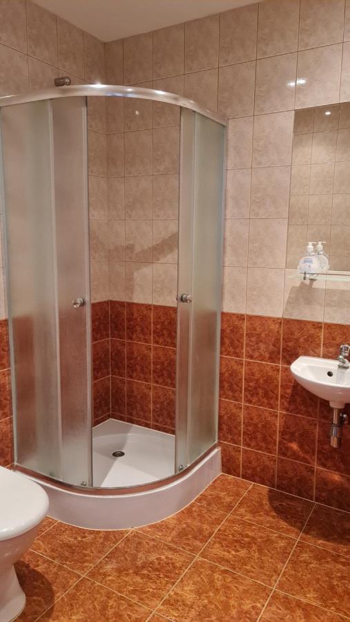 Pod Kamiennikiem Hotel Trzemesnia Luaran gambar
