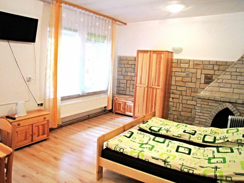 Pod Kamiennikiem Hotel Trzemesnia Luaran gambar