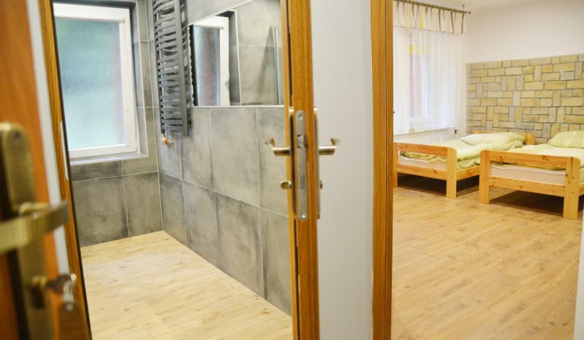 Pod Kamiennikiem Hotel Trzemesnia Luaran gambar